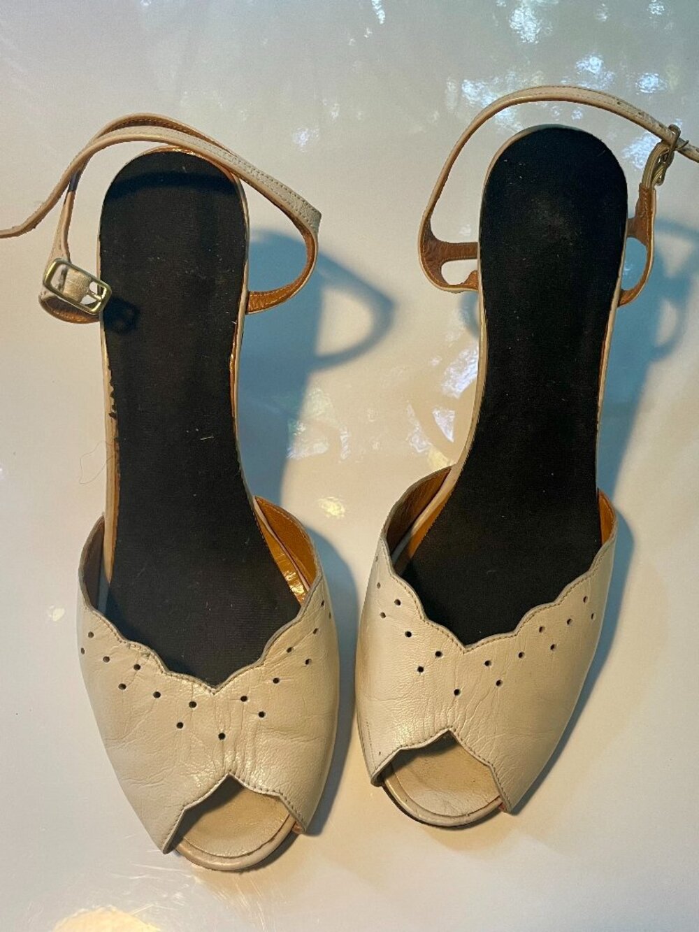 Vintage Cream Leather Slingback Heels | Brogue Detail | 7cm Curved Heel | US 6.5